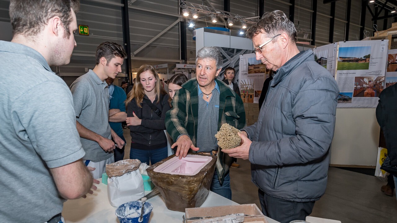 Berufsleute geben Auskunft über ihr Handwerk – hier an der appli-tech 2018.