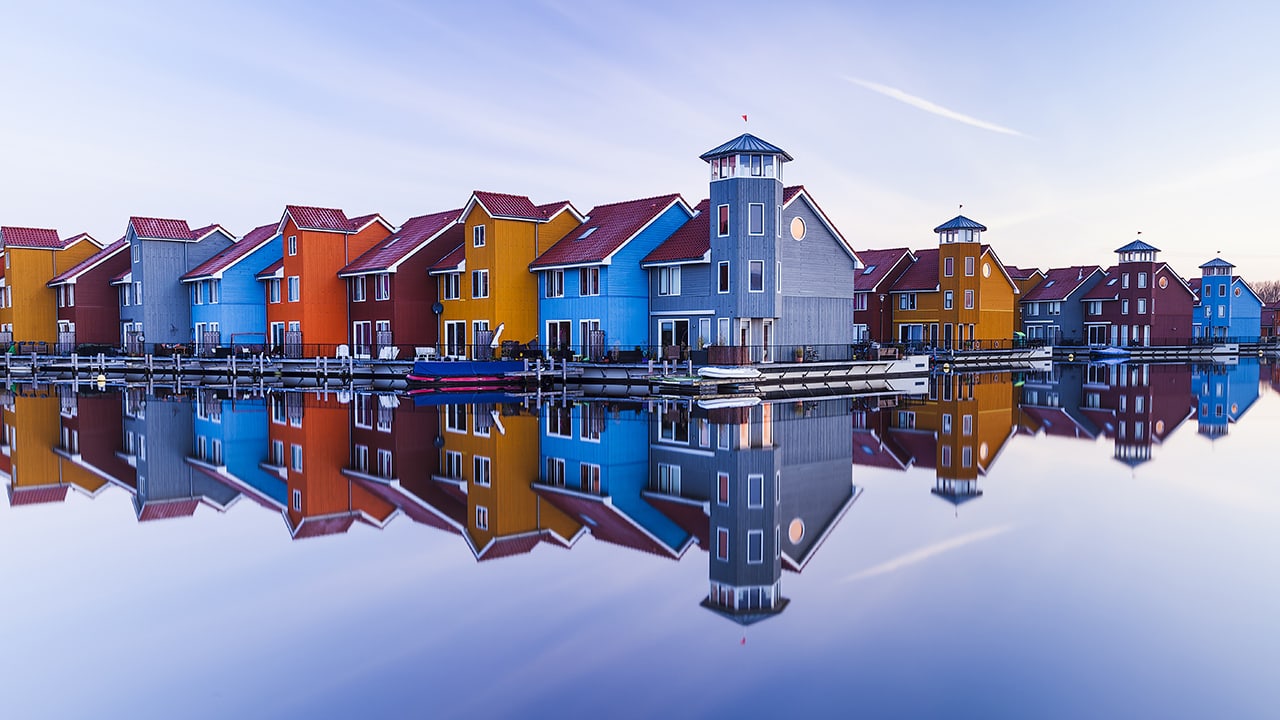 Bunte Häuser beim Reitdiephaven in Groningen NL