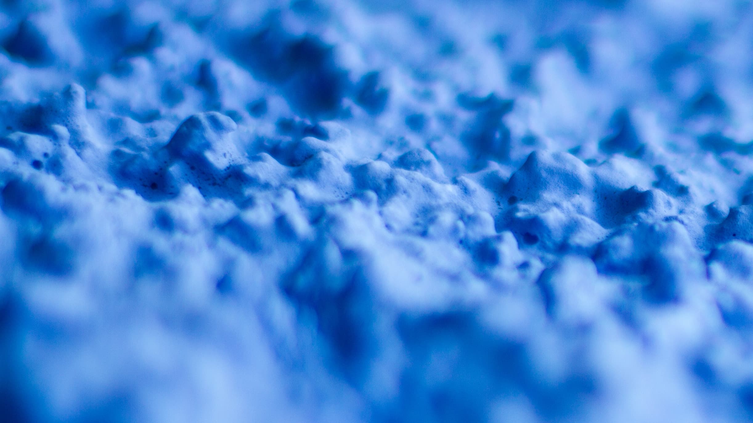 Oberflächenmuster Silikatfarbe Ultramarinblau